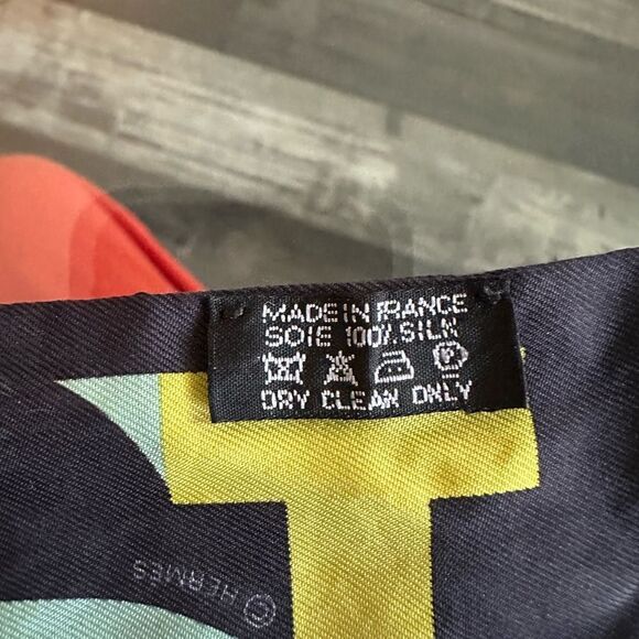 Hermes Multicolor Decorative Twilly - Picture 8 of 10